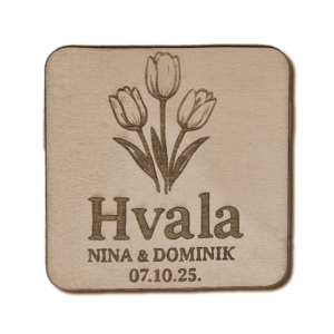 Drvena zahvalnica za vjenčanje s tulipanima, imenima mladenaca i datumom.